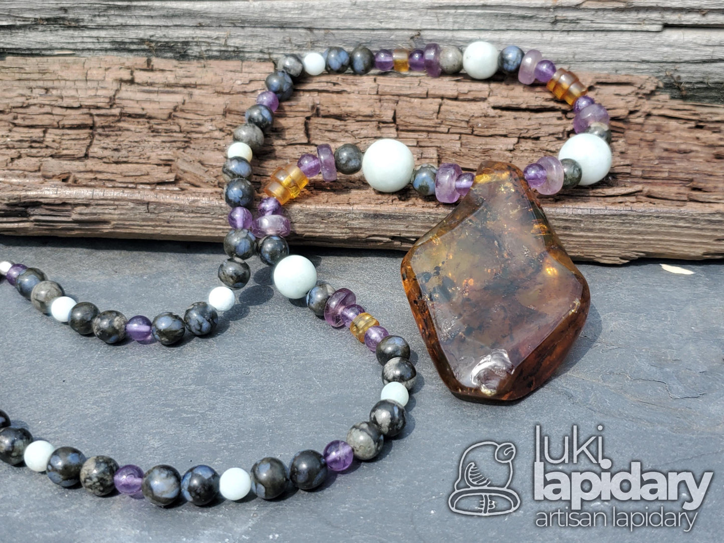 RARE >> Baltic Amber / Jadeite Jade >> Amethyst >> Que Sara >> Full Bead Pendant