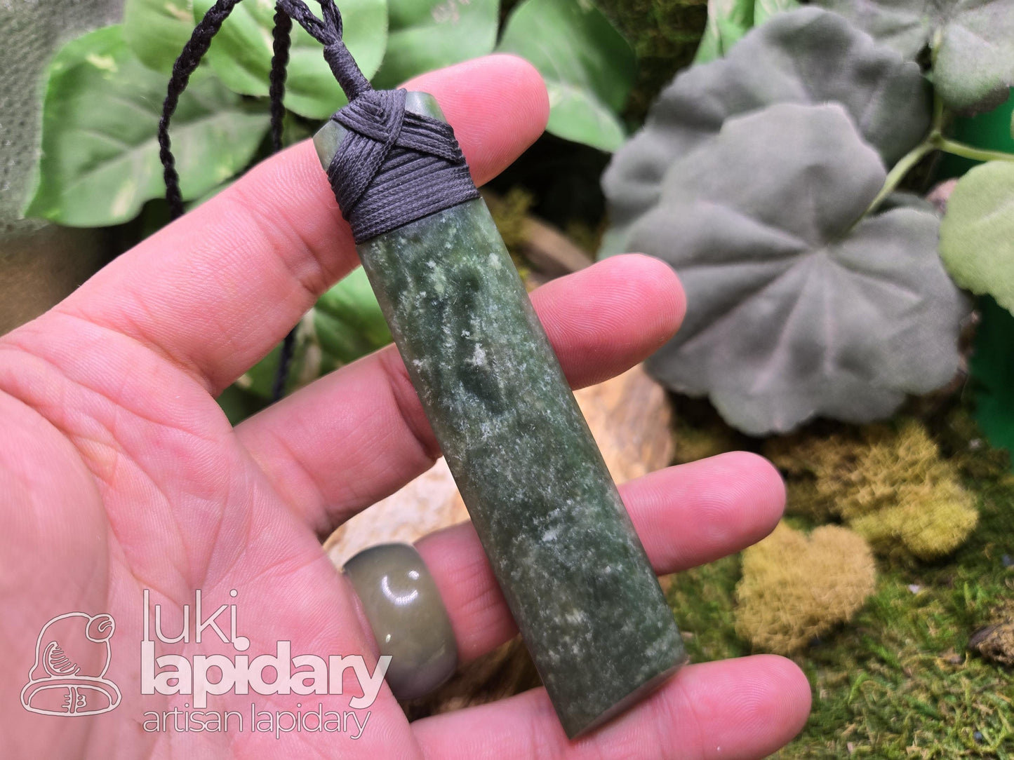 Pounamu Jade Toki Pendant >> New Zealand Jade >> Handmade Pendant