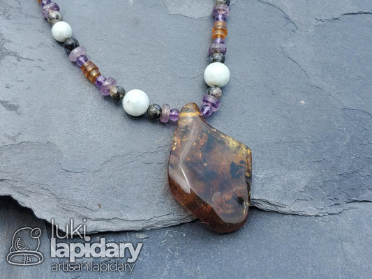 RARE >> Baltic Amber / Jadeite Jade >> Amethyst >> Que Sara >> Full Bead Pendant