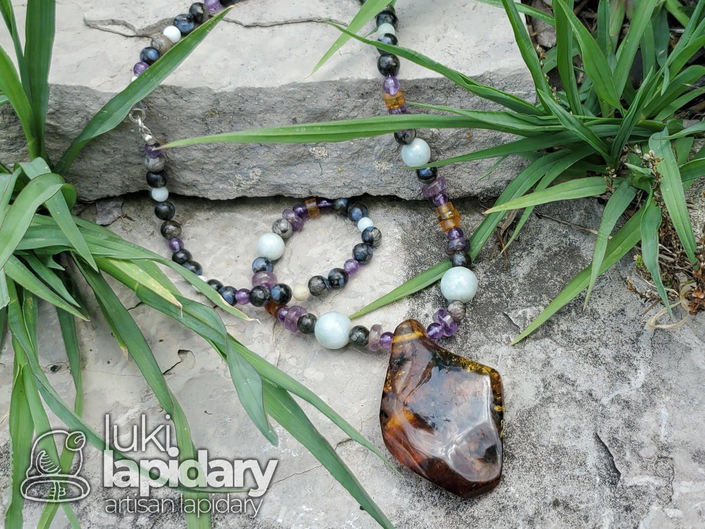 RARE >> Baltic Amber / Jadeite Jade >> Amethyst >> Que Sara >> Full Bead Pendant
